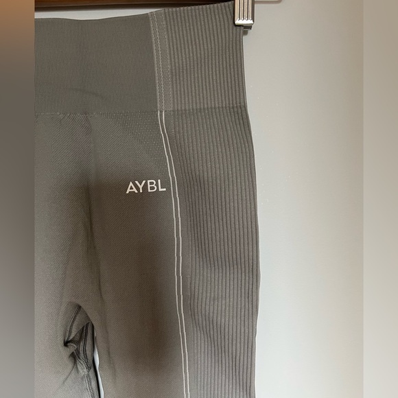 AYBL leggings - Picture 2 of 7